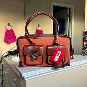 Dooney and Bourke Double Pocket Tote **NWT With Wristlet